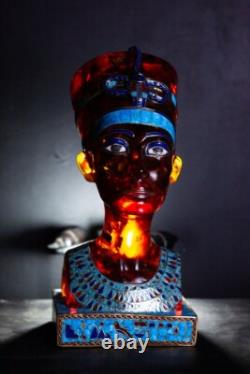 Une reine égyptienne unique en son genre : la tête de la reine Nefertiti