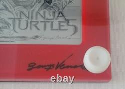 Une œuvre unique : croquis/dessin/boîte à ombres authentiquement signée sur un Etch-A-Sketch