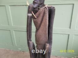 Unique ! Grande sculpture tribale en bois ébonisé sculptée à la main, homme, 48 1/2