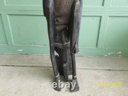 Unique ! Grande sculpture tribale en bois ébonisé sculptée à la main, homme, 48 1/2
