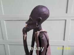 Unique ! Grande sculpture tribale en bois ébonisé sculptée à la main, homme, 48 1/2