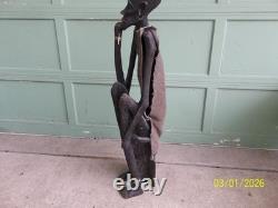 Unique ! Grande sculpture tribale en bois ébonisé sculptée à la main, homme, 48 1/2
