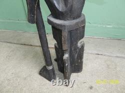 Unique ! Grande sculpture tribale en bois ébonisé sculptée à la main, homme, 48 1/2