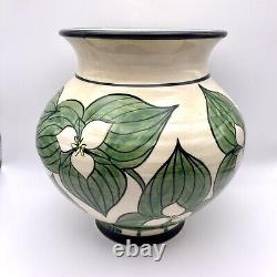 Vase Vintage Artisanal avec Trilliums Signé par l'Artiste Unique et Rare